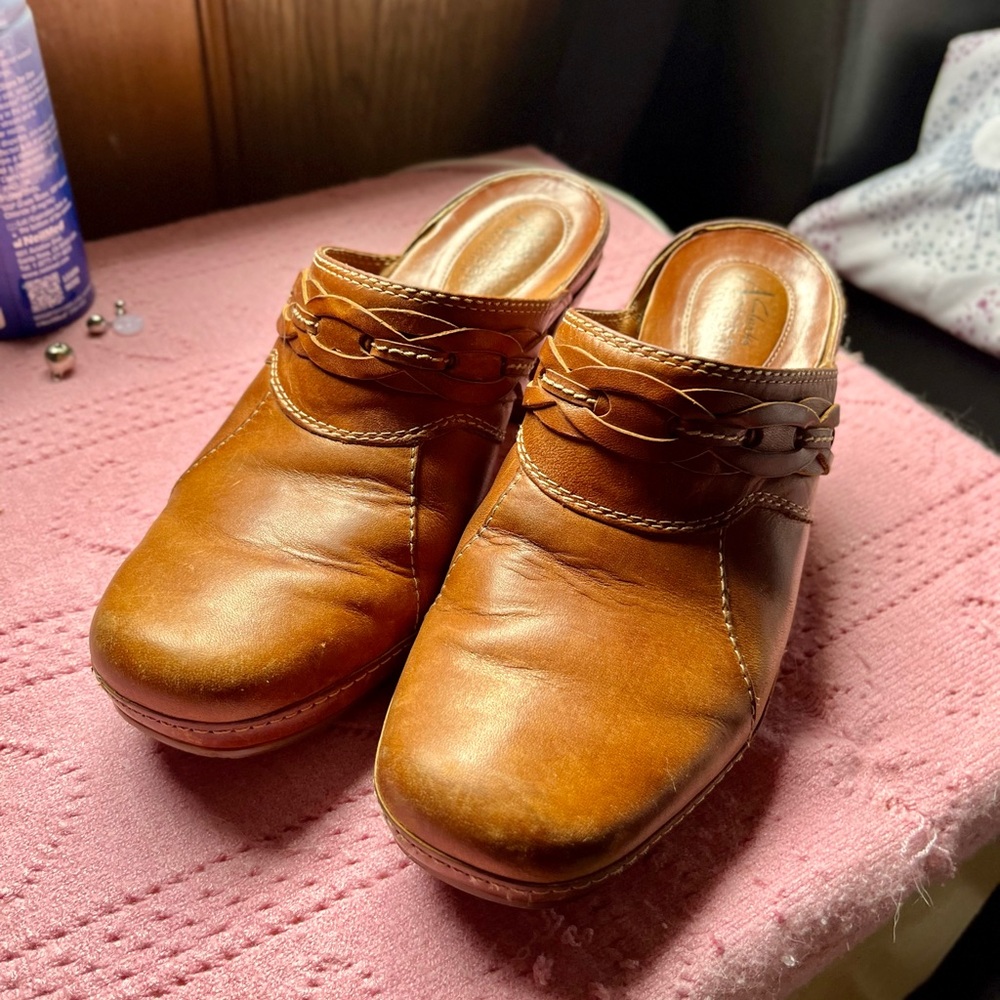 Women's Tan Leather Clogs